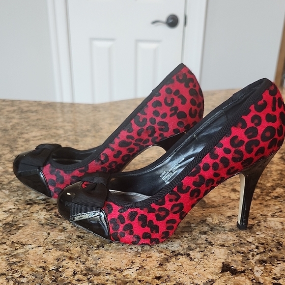 White‎ House Black Market Red and Black Heels with Leopard Print - Picture 1 of 6